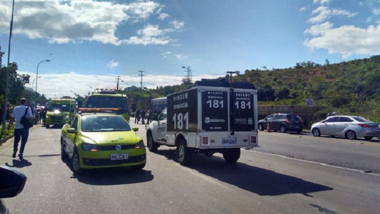 Acidente com vítima fatal interdita a BR-101