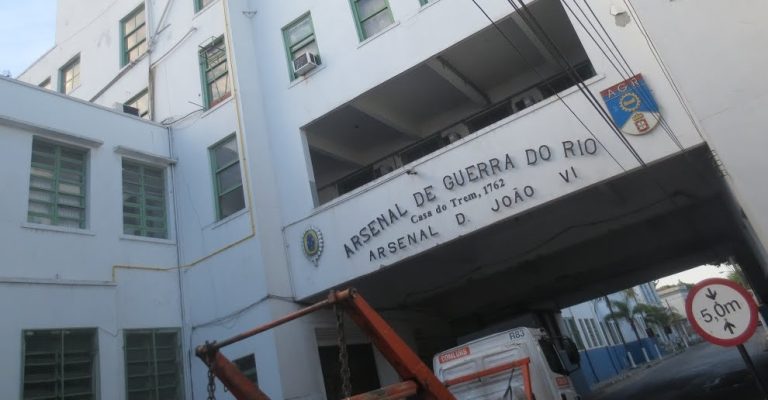 Dois morrem ao tentar furar bloqueio do Exército em quartel