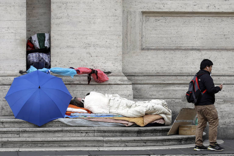 Papa diz que omissão com pobres é pecado