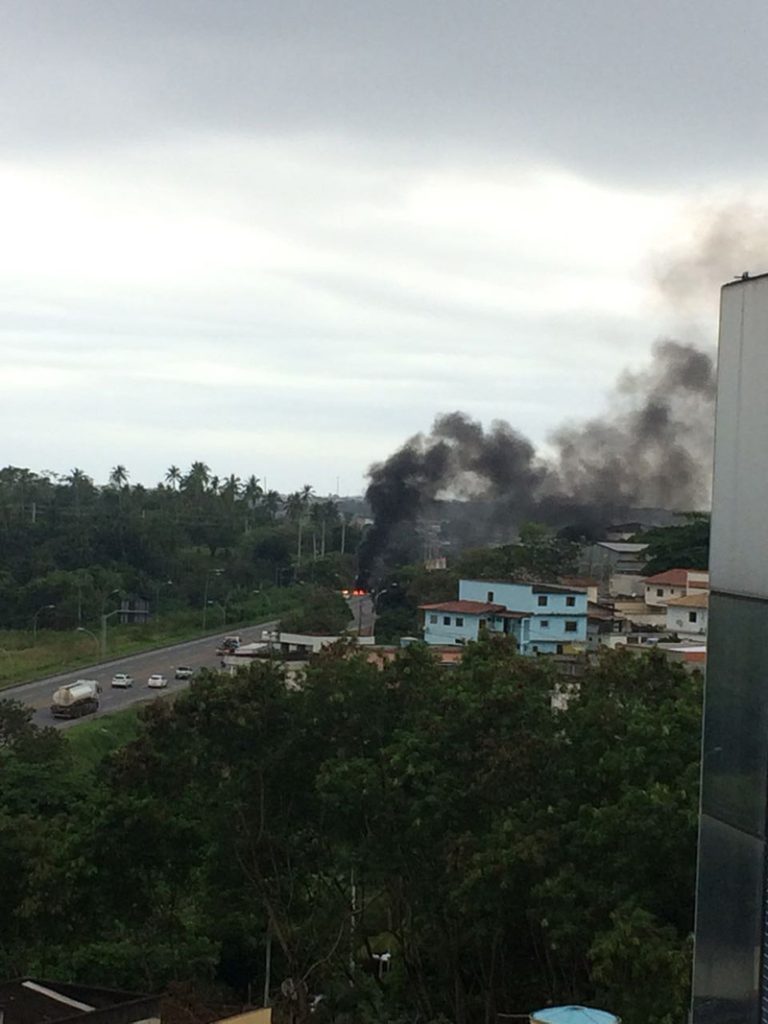 Protesto interdita a BR-101 por duas horas