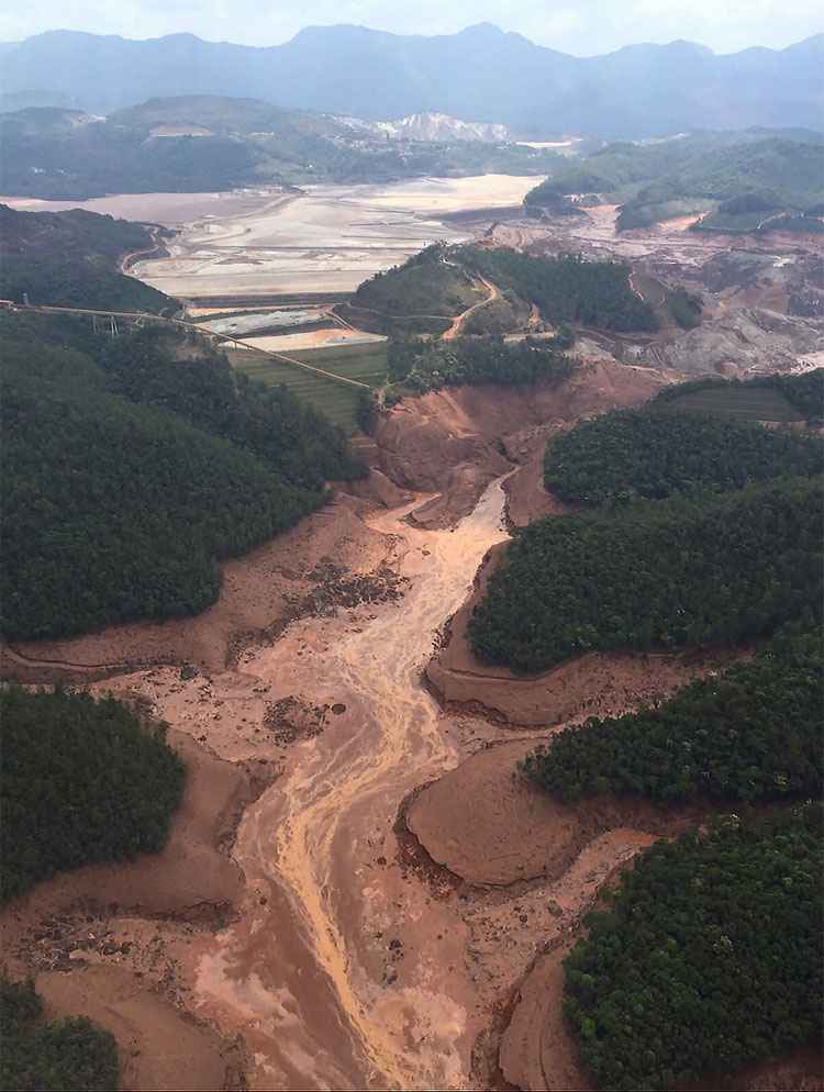 Justiça mantém bloqueio de R$ 300 mi da Samarco para reparações a vítimas
