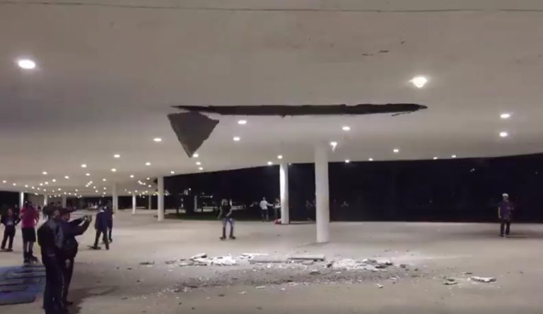 Parte da cobertura de marquise de Niemeyer cai no parque Ibirapuera
