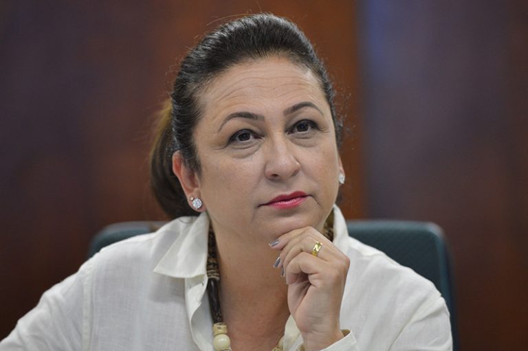 PMDB expulsa senadora Kátia Abreu
