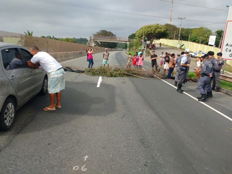 Rodovia do Sol é liberada após mais de duas horas de protesto