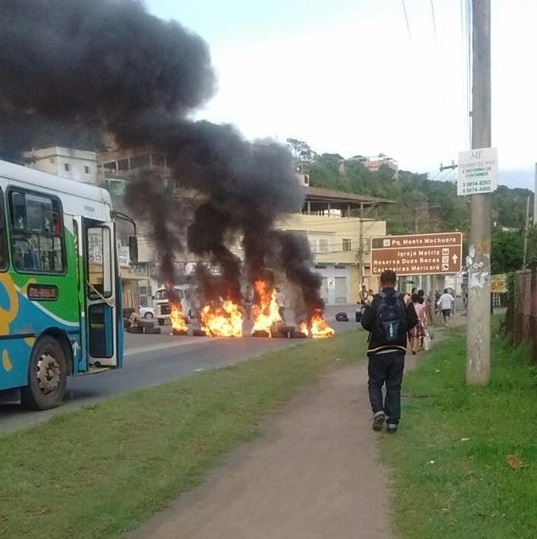 Moradores pedem obra em ponte em Cariacica