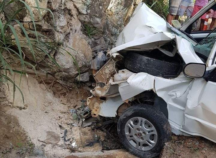 Lavrador morre ao colidir em pedra em Atilio Vivácqua