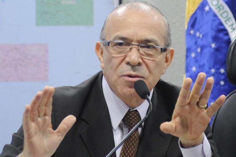 Saída do PSDB será definida entre Temer e Alckmin, diz Padilha