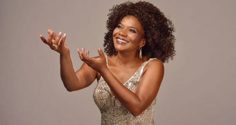 Margareth Menezes festeja 30 anos de carreira com lançamento de single