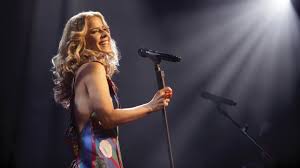 Paula Toller lança nova versão de “A Fórmula do Amor”