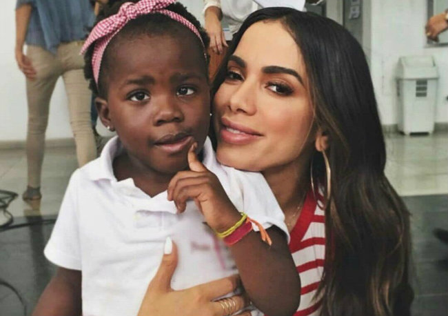 Cantora Anitta repudia comentário e se pronuncia sobre acusações de uso de drogas