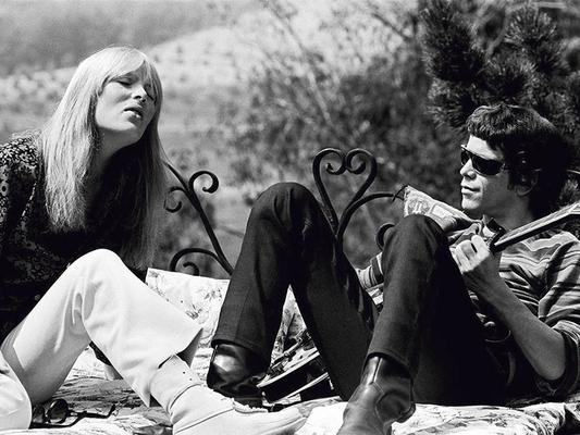 O seminal Lou Reed aparece em livro como um artista brilhante, que ajudou a definir o significado de ser cool, fundindo “o mundo da alta literatura com o rock and roll selvagem”