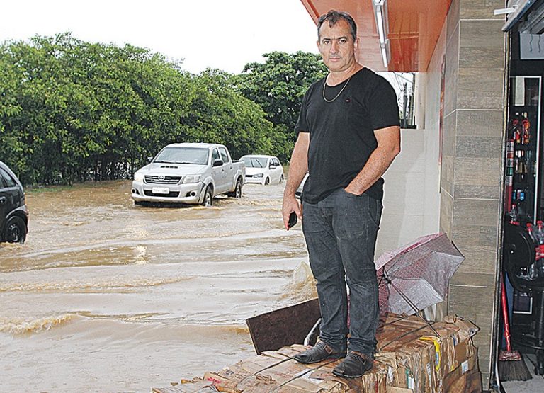 Prefeituras não conseguem impedir alagamentos