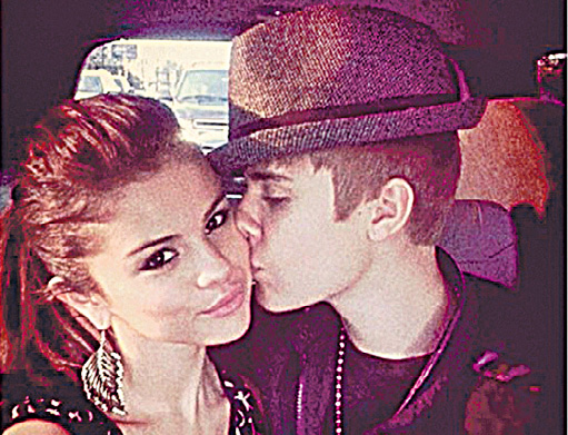 Bieber e Selena estão morando juntos, diz site