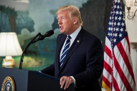 Trump apoia candidato republicano acusado de abuso sexual de menores