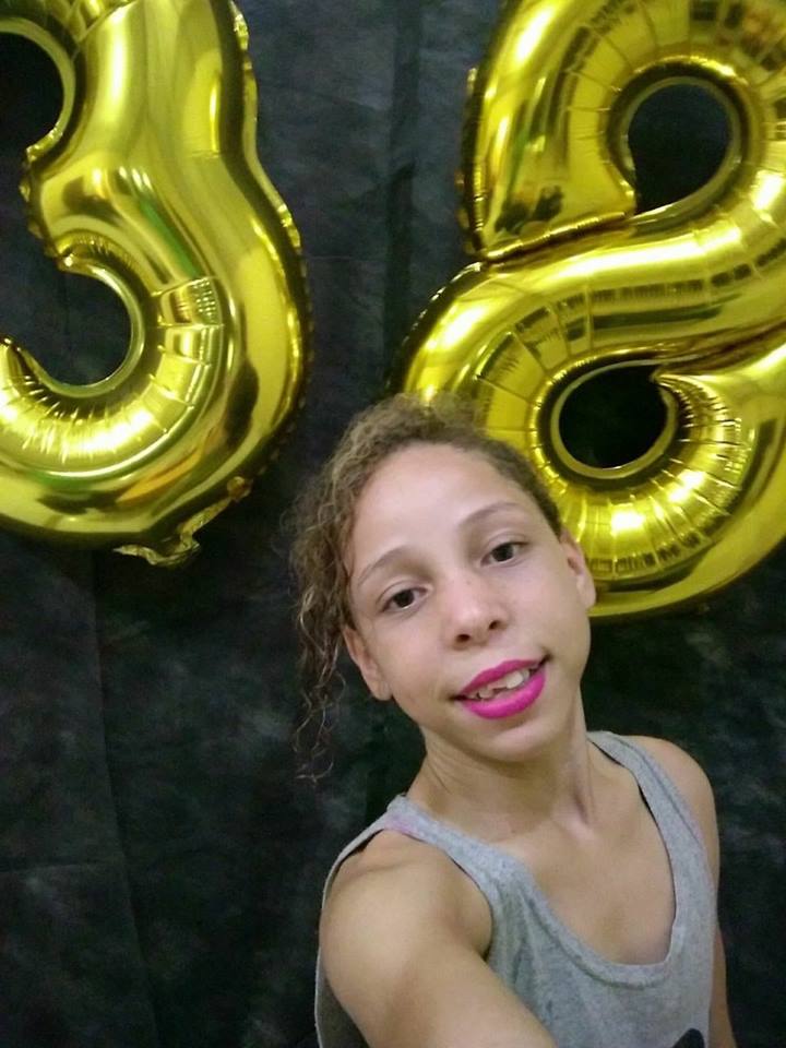 Corpo de Thayná é velado em igreja em Cariacica