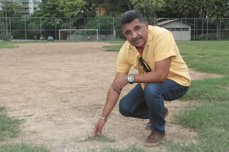 Moradores denunciam abandono de parques municipais