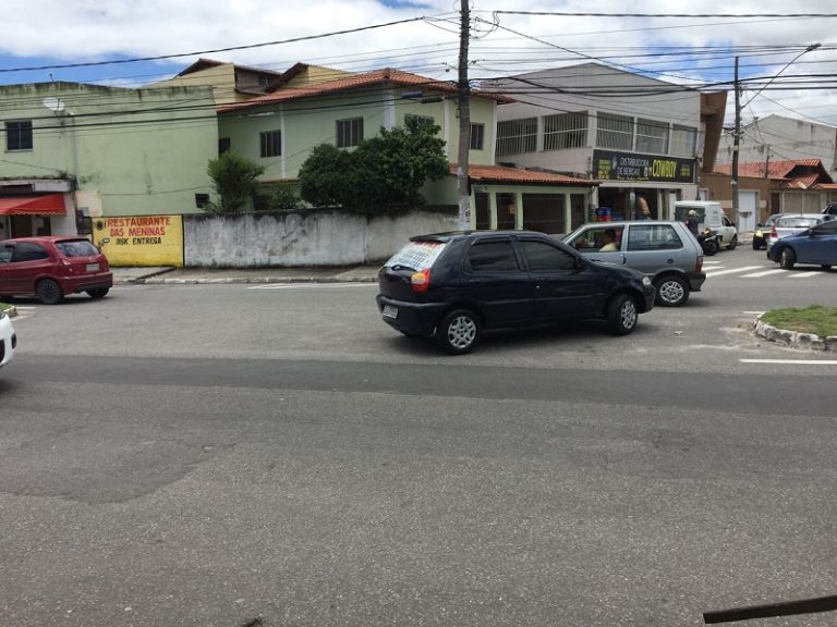 Três pessoas ficam feridas em acidente na Serra