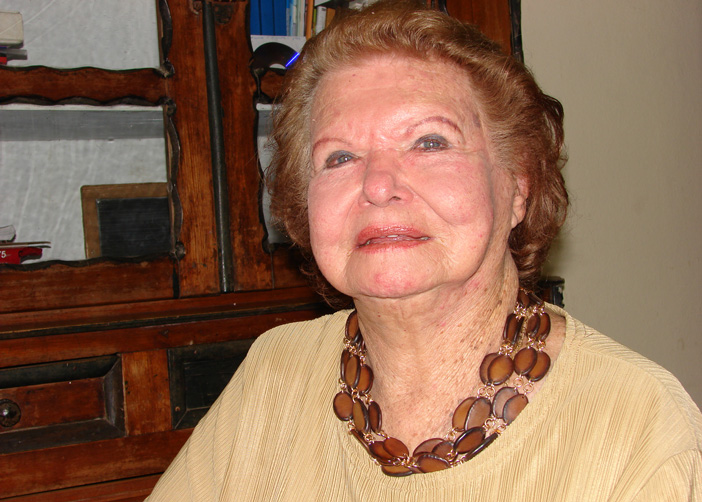 Morre Rosa Schorling, a primeira mulher paraquedista do país