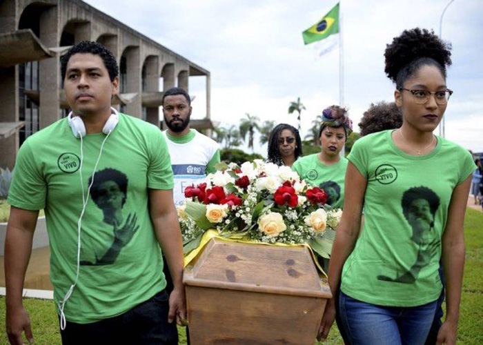 Risco de jovens negras serem mortas é duas vezes maior que o de brancas