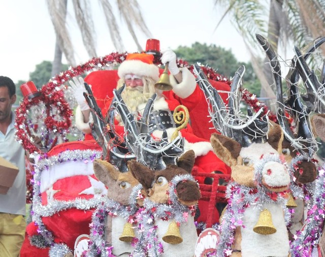 Papai Noel é alvo de pedradas de crianças ao ficar sem balas em São Paulo