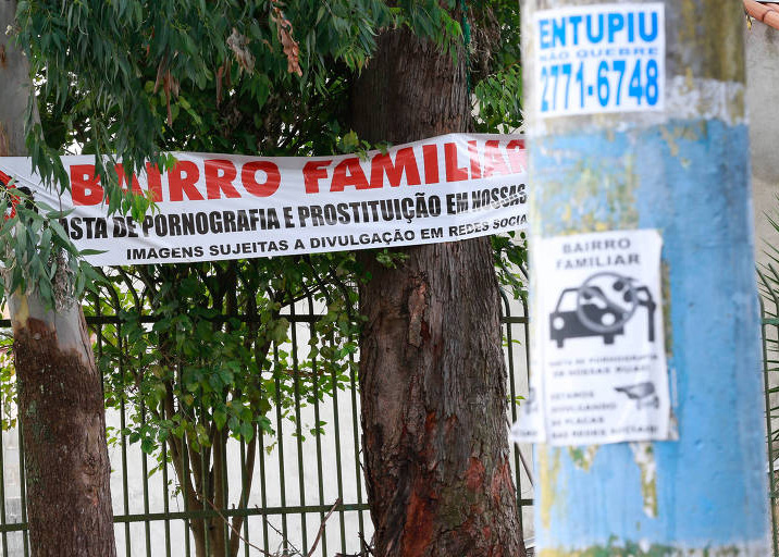 Para inibir sexo na rua, moradores fotografam clientes de prostitutas
