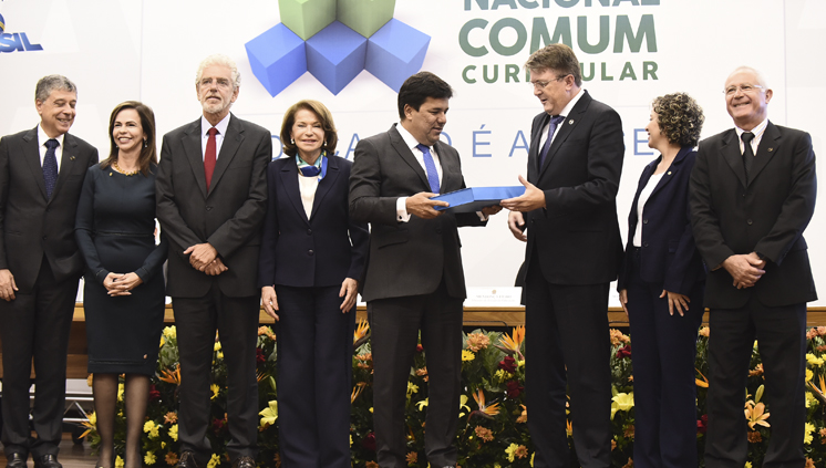 Base Curricular é aprovada e torna obrigatório ensino religioso nas escolas
