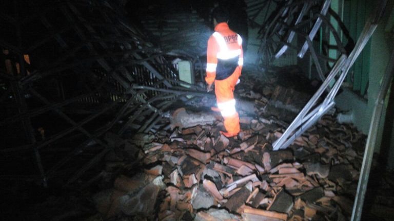Terremoto na Indonésia deixa pelo menos três mortos