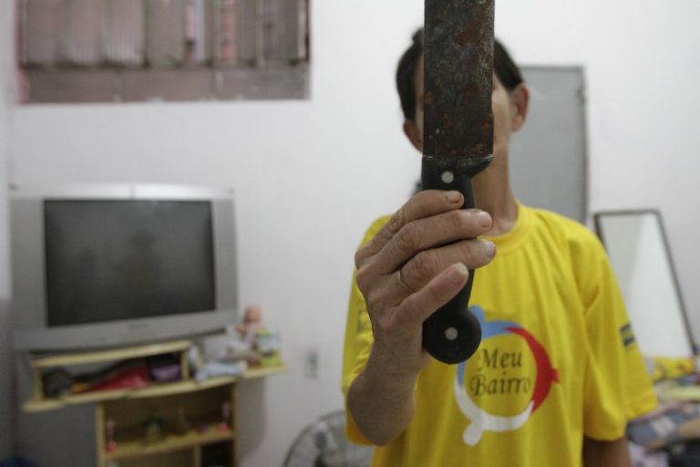 Padrasto dá facadas em enteado após discussão por R$ 50