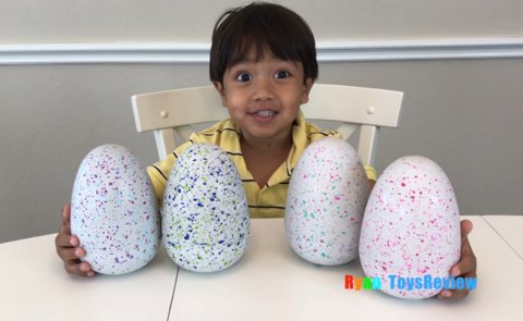 Menino de 6 anos fica milionário com vídeos na internet