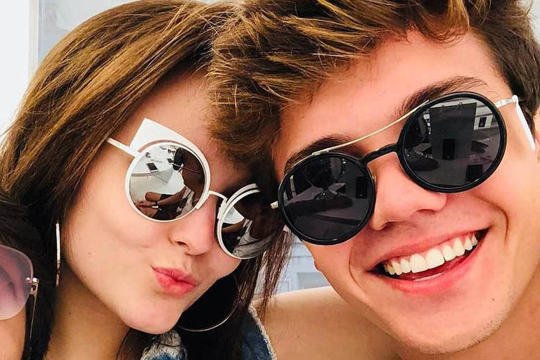 Larissa Manoela assume namoro com o ator Leo Cidade