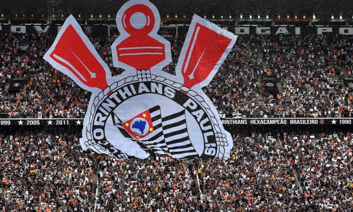 Justiça bloqueia contas do Corinthians por dívida com empresa de marmitas