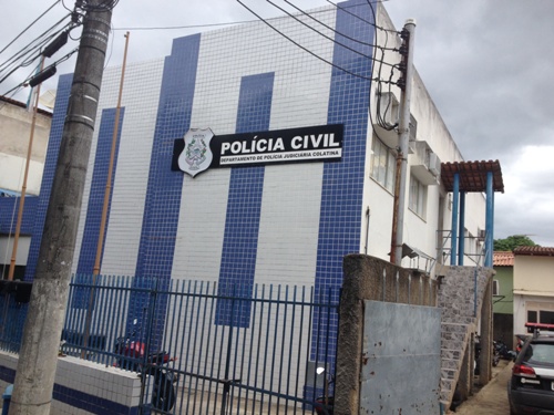 Polícia prende suspeito de matar mulher a tiros no meio da rua