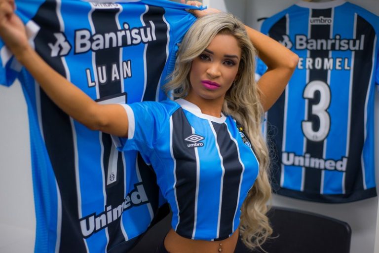 Modelo revela que foi abusada na infância por familiares