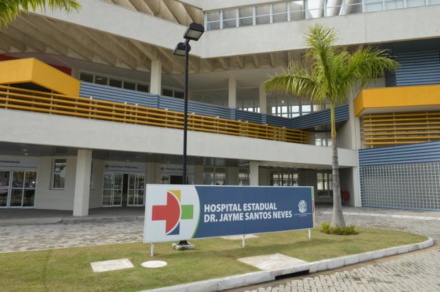 Filho dá martelada na cabeça do pai ao ser impedido de trocar TV por droga
