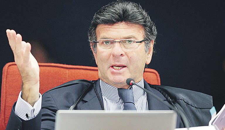 Até 2 anos de prisão para quem usar notícia falsa