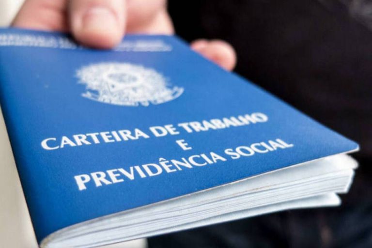 Brasil fecha 12,3 mil vagas formais no mês de entrada em vigor da reforma