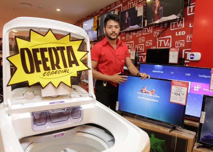 Lojas oferecem descontos de até 70% para acabar com estoque de Natal