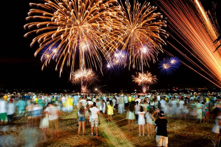 Programação de Réveillon com shows gratuitos e fogos de norte a sul do Estado