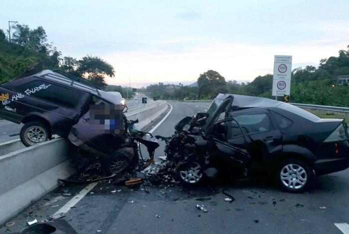 Dois acidentes deixam pelo menos 10 pessoas mortas na BR-101