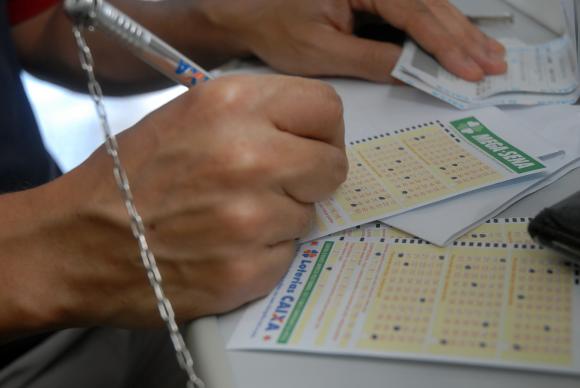Mega-Sena paga maior prêmio da história neste domingo: R$ 280 milhões