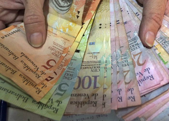 Salário mínimo recebe aumento de 40% na Venezuela