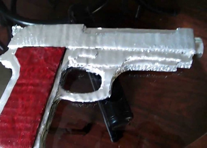Com “arma de isopor”, jovem é detido após ofender policiais