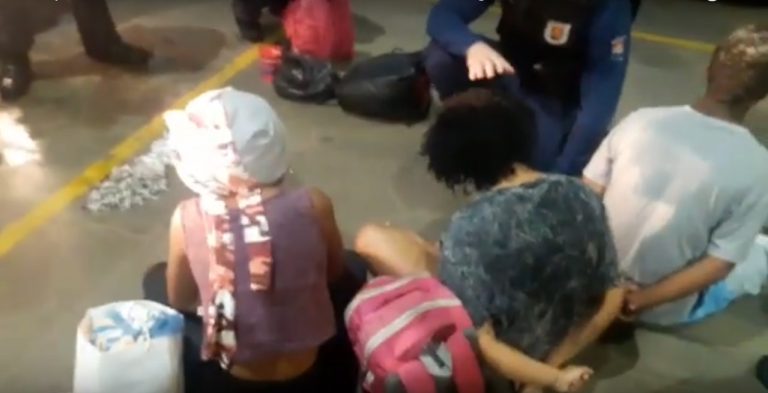 Trio é preso tentando embarcar com drogas em ônibus na Rodoviária de Vitória
