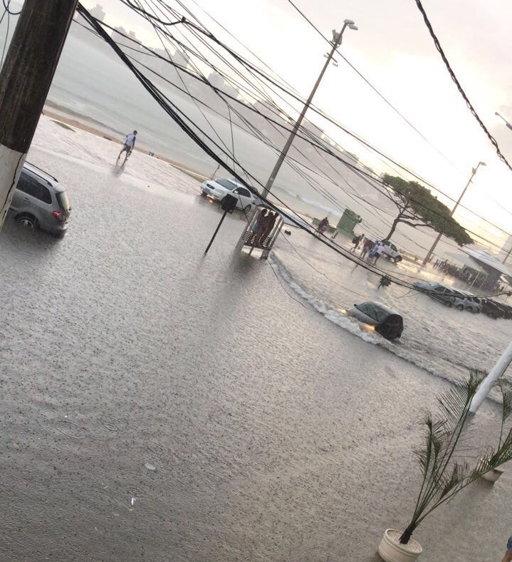 Tempestade atinge Guarapari. Veja vídeos