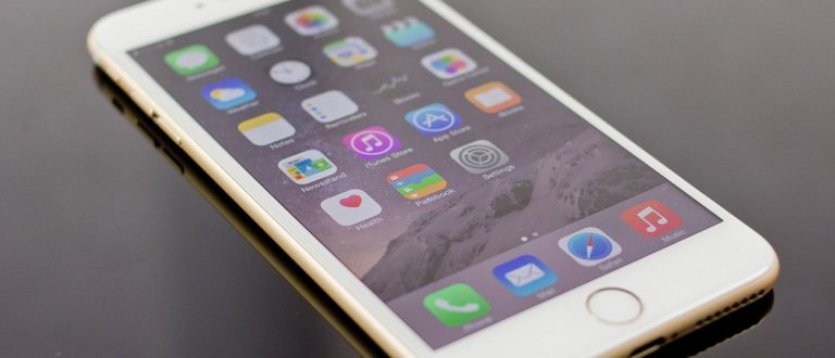 Após polêmica sobre lentidão, Apple dá desconto de R$ 300 em troca de bateria