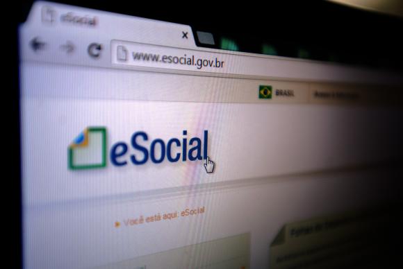 Empregador doméstico tem até hoje para pagar eSocial de dezembro