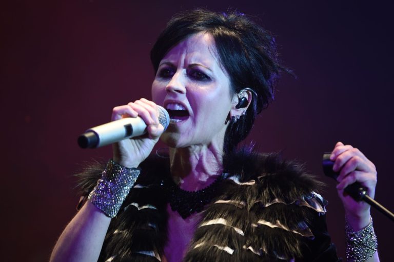 Venda de disco do Cranberries dispara quase 1000% com morte de sua vocalista