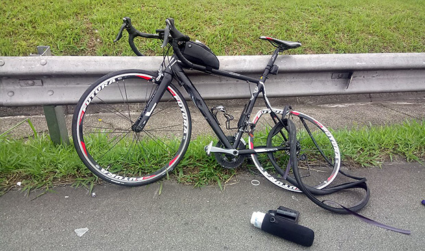Motorista foge após atropelar e matar ciclista