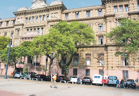 Salário de até R$ 11.317 em quatro tribunais no País