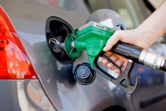 Preço da gasolina cai pela primeira vez em quatro meses, diz ANP
